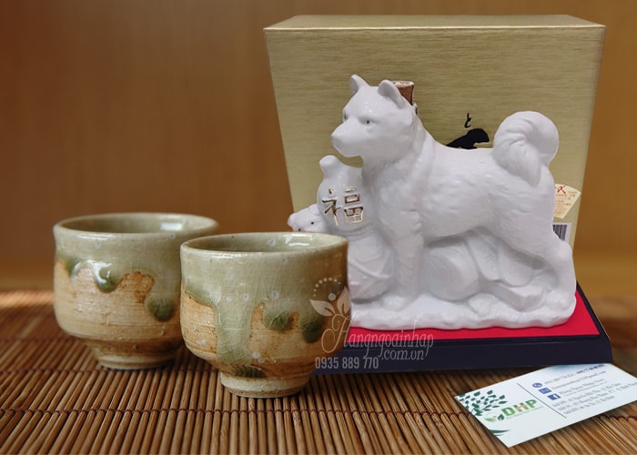 chai-ruou-sake-hinh-con-cho-trang-hachiko-720ml-nhat-ban-2 Chai rượu Sake hình con chó trắng Hachiko 720ml Nhật Bản (2)